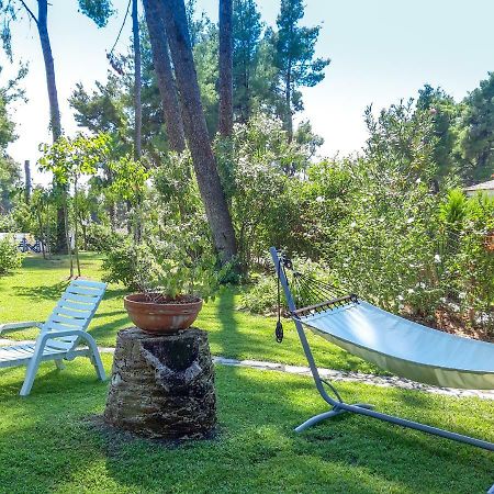 Villa Aurora In Sani With Garden And Pool Kültér fotó