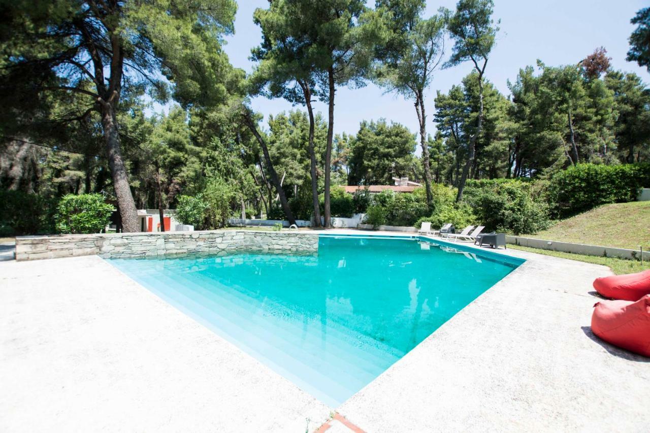 Villa Aurora In Sani With Garden And Pool Kültér fotó